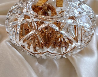 Vintage Crystal Candy Dish with Lid, Cut Glass Bonbon Bowl, Elegant Trinket Dish with Gold Handle, Retro Vanity Decor.