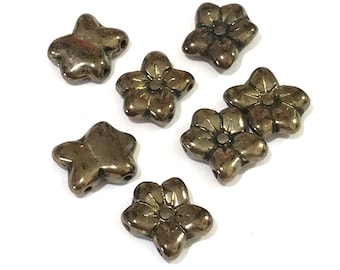 10 pieces   Czech Glass Flower Beads with two holes 12x14 11179214,23980-14485