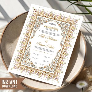 Puede incluir: Un certificado de boda blanco con un borde floral dorado, rojo y azul adornado. El documento presenta los nombres "Ali Hussain & Eman Noor" en una escritura elegante. Las palabras "Descarga instant&aacute;nea" est&aacute;n en la esquina inferior izquierda.
