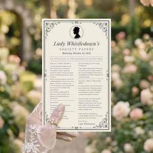 Pode incluir: Um cart&atilde;o de convite para uma Bridgerton Watch Party. O cart&atilde;o creme apresenta texto preto elegante e bordas decorativas. O texto inclui "Lady Whistledown's Society Papers" e detalhes do evento.