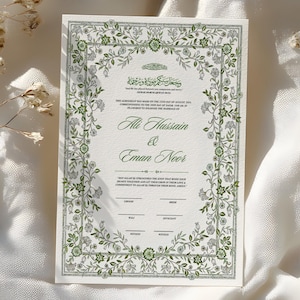 Peut inclure: Une invitation de mariage avec une bordure florale verte et grise. Les noms "Ali Hussain & Eman Noor" sont affichés dans une écriture élégante. L'invitation comprend du texte en anglais et en arabe.