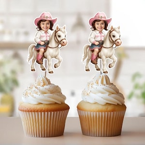 Topos de cupcake personalizados com rosto de cowgirl, lembrancinha para festa de aniversário do primeiro rodeio, topo de foto personalizado para meninas cavalgando, decoração com adesivos engraçados para crianças