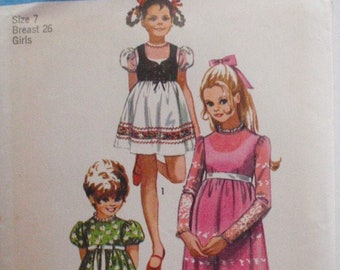Simplicity 9293 - Sukienka z podwyższonym stanem i bolerkiem z koronką z przodu dla dziewczynek w rozmiarze 7 - wykrój do szycia - biust 26
