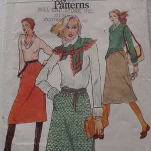 Very Easy Vogue 9895 Sewing Pattern - A-Line Skirts for 26 1/2 Inch Waistline
