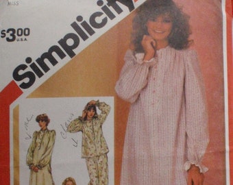1980s Nightgown, Pajamas and Robe Sewing Pattern - Simplicity 5737 - Size Petite (6 - 8), Bust 30 1/2 - 31 1/2 - Uncut