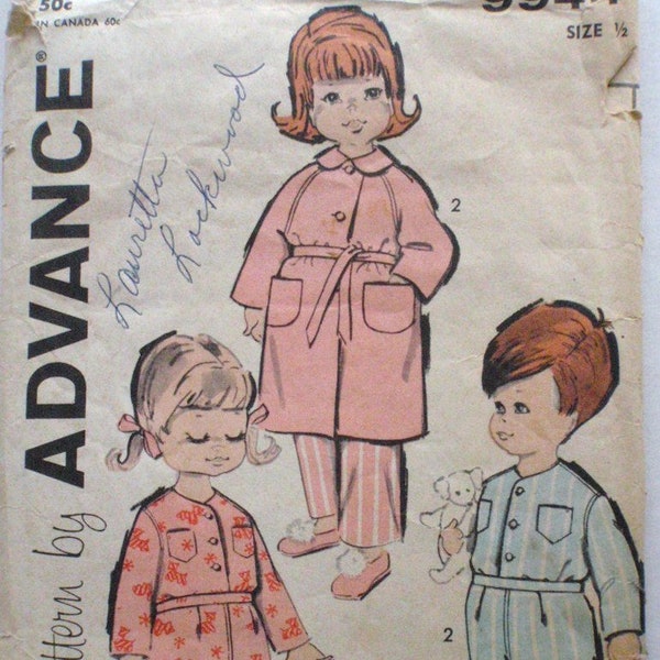 Toddlers Pajamas With Optional Feet and Robe - Vintage 1960s Sewing Pattern - Advance 9944 - Size 1/2, Breast 19