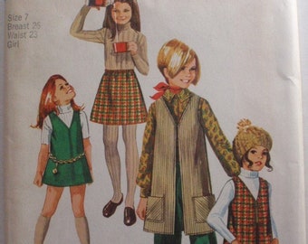 Simplicity 8994 - Girls Front Zip Jumper or Vest, Skirt and Pants Sewing Pattern - Size 7, Breast 26 - Uncut