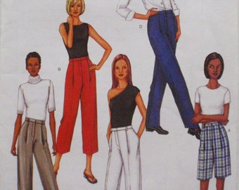 Size 8-10-12 Misses/Miss Petite Sewing Pattern for Straight Leg Pleated Pants and Shorts - Butterick 3396 - Waist 24 - 26 1/2 - Uncut