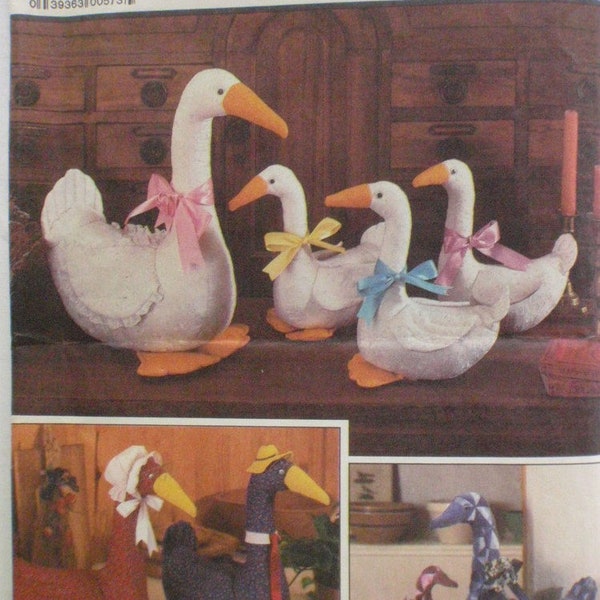 Large 18 Inch and Small 11 Inch Stuffed Goose Craft Pattern  - Simplicity 6721 - Uncut