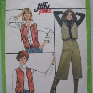 May include: Vintage Simplicity sewing pattern 8193, featuring illustrations of women's fashion. The pattern includes designs for vests, a hooded vest, and wide-leg pants. The package has a green border and the text "Jiffy plus".