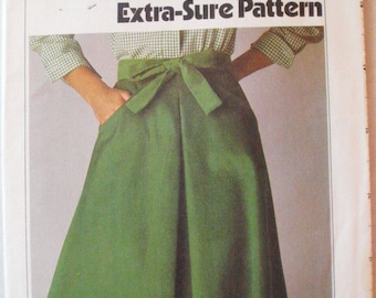 Simplicity 8151 - Misses Vintage Sewing Pattern - Back Wrap Skirt - Sizes 8-10-12, Waist 24-25-26 1/2 - Uncut