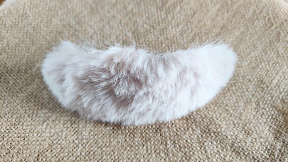 Chic sand-colored faux fur barrette