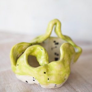 Support en céramique fait main • Vase en poterie biologique • Vide-poches unique • Décoration d'intérieur moderne • Petit bol sculptural