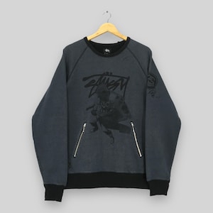 Stussy x Kostas Seremetis The Machine Sweatshirt Large Vintage Stussy Skateboard Printed Pocket Sweater Stussy Skater Streetwear Crewneck L