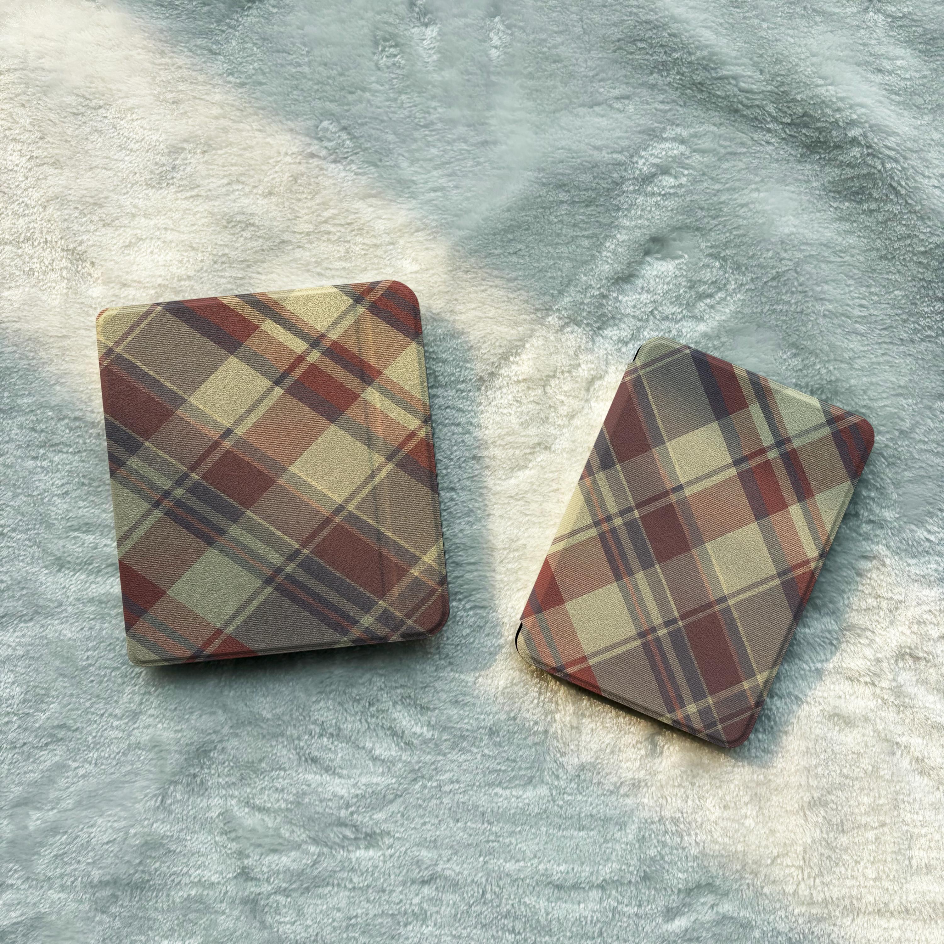 Plaid Kindle & Kobo Case, Detachable Clear Back Cover, Magnetic Back Folio, Checkered E-Reader Case with Hand Strap