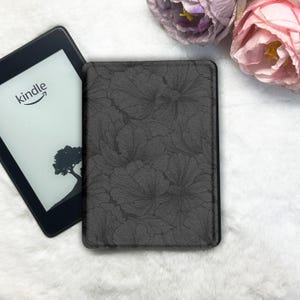 Custodia per Kindle con design a rosa nera ad olio - Compatibile con Kindle 2019/2024 e Kindle Paperwhite 6 con custodia Kobo - Con cinturino da polso Funzione di accensione/spegnimento automatico