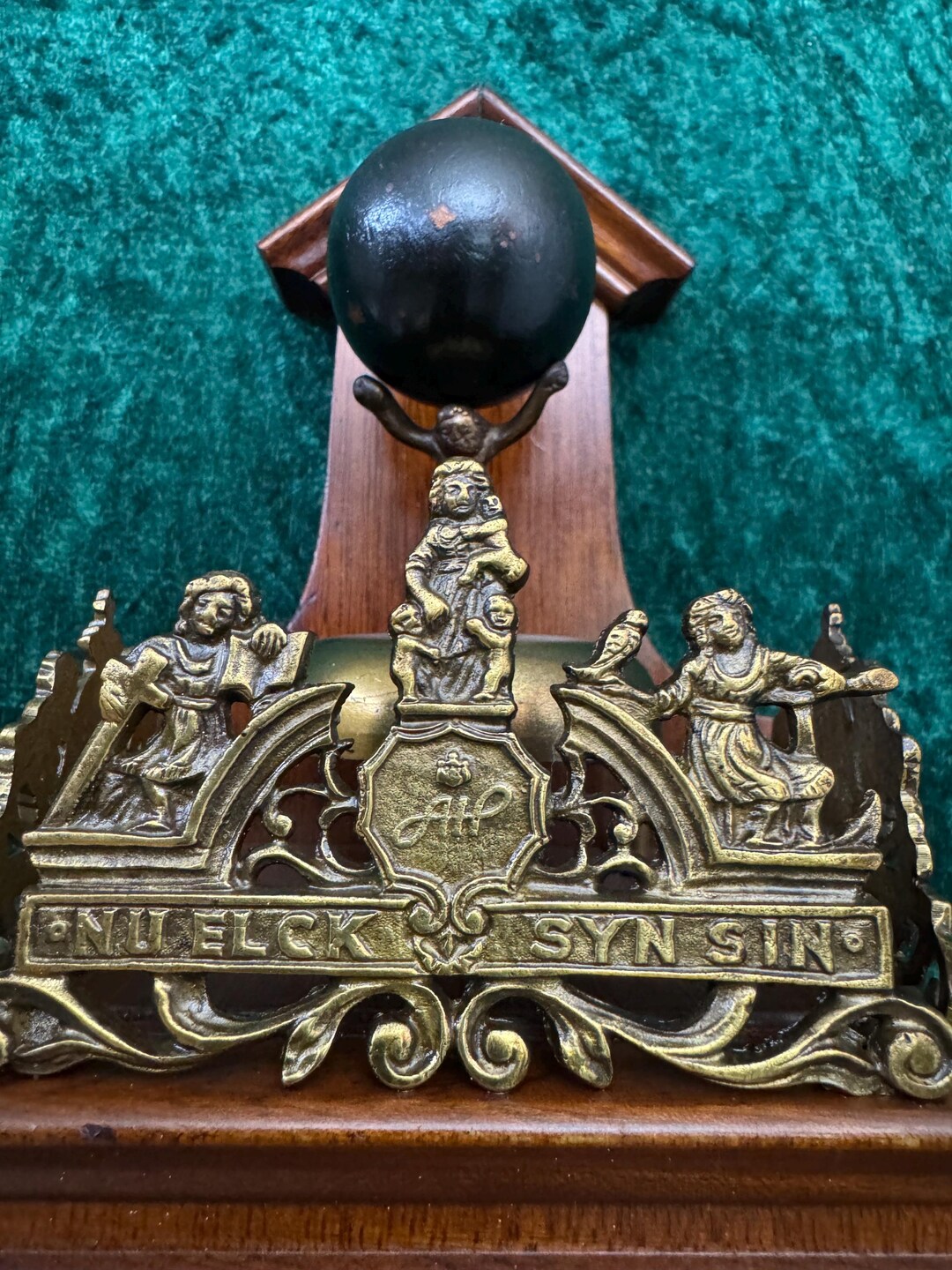 Very Special Zaanse AH Clock for the 75th Anniversary of Albert