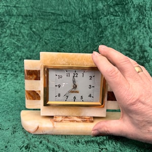Exceptional small marble French Bayard desk clock from the 1930s with a 1-year warranty.