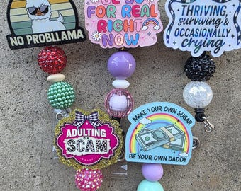 Divertente porta badge retrattile con perline, regalo per infermiere e insegnanti