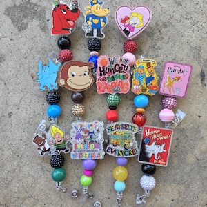 Porta badge a bobina vintage con libro di fiabe, porta badge per insegnanti, orsetti Berenstain, Clifford, Dr. Seuss