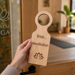 Dörrhängare för meditation, Stör ej-skylt, dörrskylt för yogastudio, dörrknoppskylt i trä, anpassad dörrknoppskylt för mindfulnessrum i lotusträ