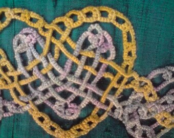 Tatted decorative Motif Celtic Heart Interweave green and gold silk Martingale