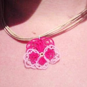 ピンクと藤色のタティングレースネックレス Pansies for Thoughts