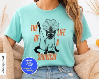 Koszulka Comfort Colors „Życie kota wystawowego”, zabawna koszulka z epoki Cat Show Girl, retro koty syjamskie, gadżety dla fanów T S 12, prezent walentynkowy