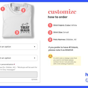 K&ouml;nnte beinhalten: Gefaltetes wei&szlig;es T-Shirt mit dem Text &bdquo;TREAT DEALER&ldquo; und einer Hunde-Silhouette. Anpassungsoptionen f&uuml;r Farbe, Gr&ouml;&szlig;e und Tiernamen. Die T-Shirt-Gr&ouml;&szlig;e ist klein.