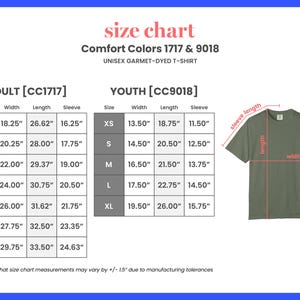 Op de afbeelding: Een maattabel voor Comfort Colors 1717 & 9018 unisex garment-dyed t-shirts. De tabel bevat maten voor volwassenen en jeugd, met afmetingen in cm voor breedte, lengte en mouwlengte. Een groene t-shirt grafiek illustreert de meetpunten.