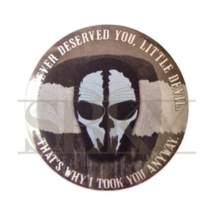 Pin z maską Little Devil – Odznaka książkowa Dark Romance – Cytat z maskowanej miłości – Prezent dla czytelnika od wrogów do kochanków