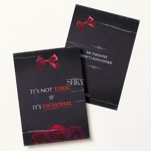 Biglietto d'auguri con citazioni di romanzi dark / Biglietto d'auguri con citazioni di romanzi divertenti / Non è tossico se è di fantasia / Regalo BookTok per lettori / Set di biglietti SBKY