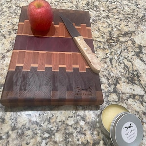 Snijplank met paars hart en korrels