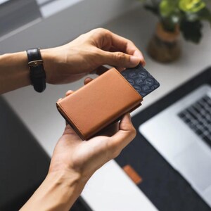 Cartera minimalista de lujo con tarjetero desplegable y garantía de por vida