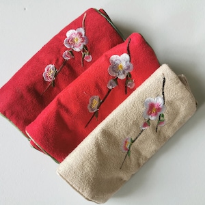 Piccola custodia per gioielli da viaggio in cotone ricamato a mano in velluto, rotolo di gioielli in fiore di prugna ricamato