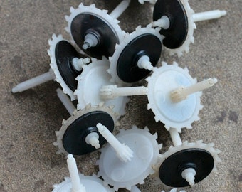 Vintage clock plastic metal gears -- set of 12 -- D18