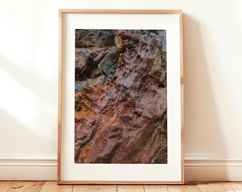 Jordnära abstrakt stenväggkonst, fotografi med kusttextur i terrakottaskiffer för bohemisk eller modern heminredning