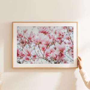 Różowe magnolie do wydrukowania na ścianie, Duża różowa sztuka ścienna do sypialni, Kobiecy kwiatowy wystrój domu, Wiosenne kwiaty
