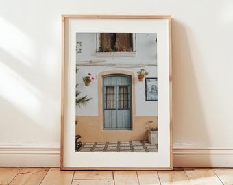 Reseposter, blå dörr i Andalusien, Spanien resekonst, rustik lantlig väggdekoration, medelhavsdigitalt tryck
