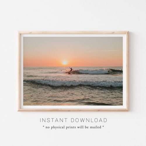 Poster surf, surfeur coucher de soleil, impression surf, déco surf, coucher de soleil de surf, déco côtière, art mural plage, estampes océan, art mural surf imprimable