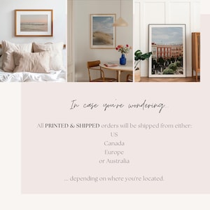 K&ouml;nnte beinhalten: Zimmer-Arrangement mit gerahmter Kunst, Kissen und einem Tisch. Der Text lautet: "In case you're wondering... All PRINTED & SHIPPED orders will be shipped from either: US, Canada, Europe, or Australia... depending on where you're located."