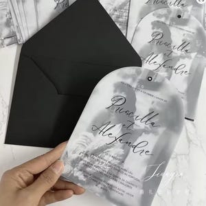 FYSIEKE KOPIE x 50 x 100 gebogen huwelijksuitnodiging met pure perkamentlaag, gedrukte en afgeleverde trouwkaarten, unieke, chique uitnodigingen