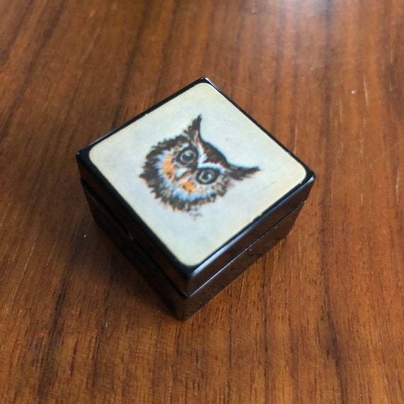 Vintage 1970s Owl Trinket Box: Tiny Plastic Case - image 4
