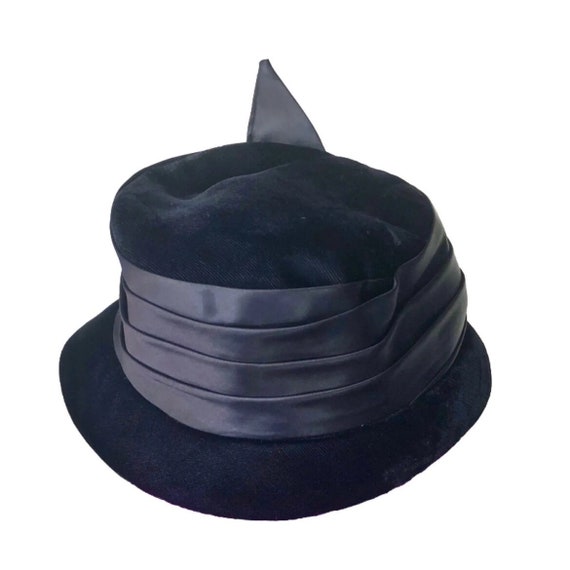 1960s Black Velvet Hat: Satin Ribbon Bow, Rhinestone  display picture 2