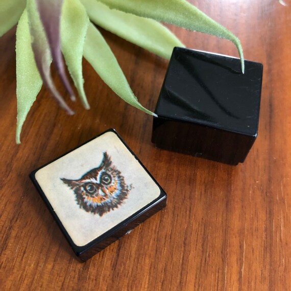 Vintage 1970s Owl Trinket Box: Tiny Plastic Case - image 6
