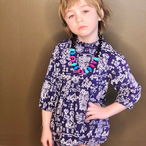 1970’s Kids Blue & White Ruffle Collar Dress by Fun Frills, Adorable 3/4 Sleeves, Back Zipper, Pennsylvania Dutch Pattern Bobbs Merrill 1971