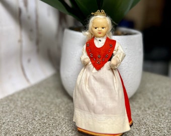 Ronnaug Petterssen Doll, Hardanger Bridal Dress and Crown, Fabric Hand Painted Face, Blonde Vare Merke, So Sweet