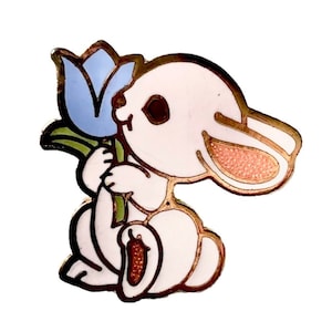 Hallmark Hase Pin Osterbrosche 1983 Neuheit emaillierter weißer Bun-Bun mit blauer Tulpe Süßer kleiner Scatter Pin