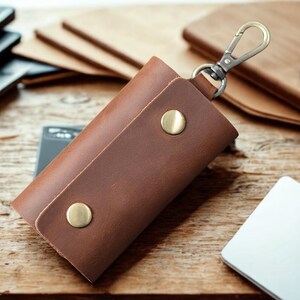 Capa de couro personalizada para chaves – Bolsa organizadora de chaves dobrável, 6 ganchos para chaves, carteira minimalista personalizada para chaves para homens e mulheres, ideia de presente