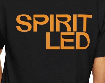 Camiseta Spirit Led / Tipografía inspiradora de fe, texto naranja